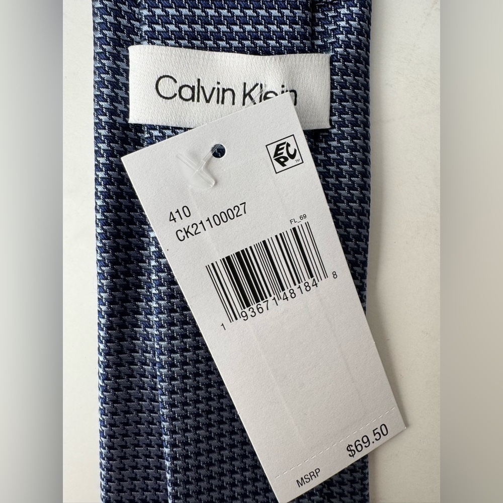 Calvin Klein
Men's Indigo Houndstooth Tie - Picture 6 of 6
